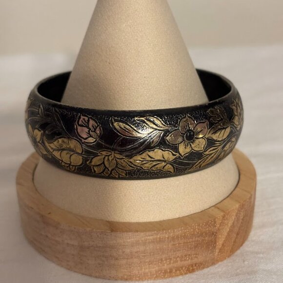 Beautiful and Colorful Metal Bracelets (set of 2) for any occasion - Picture 7 of 9